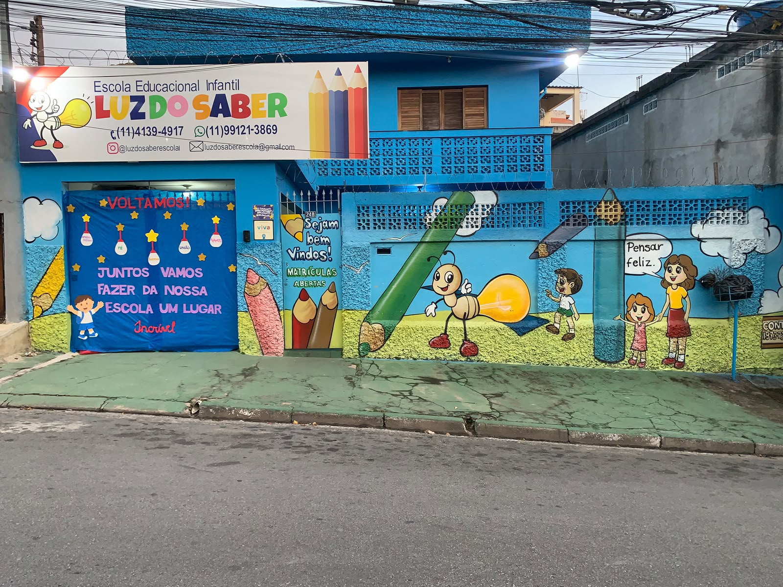 Fachada da Escola Educacional Infantil Luz do Saber em Taboão da Serra